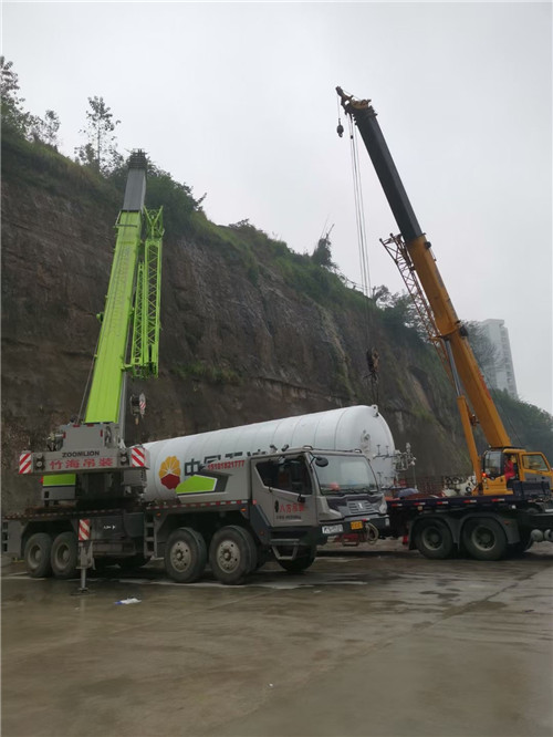 宁陵县“不怕风雨冻”—— 吊车的 “恶劣环境适应” 技术